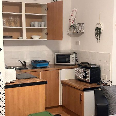 Apartament Bv Charming Studio With Free Private Parking, 10 Minutes From Town Centre Huddersfield Zewnętrze zdjęcie