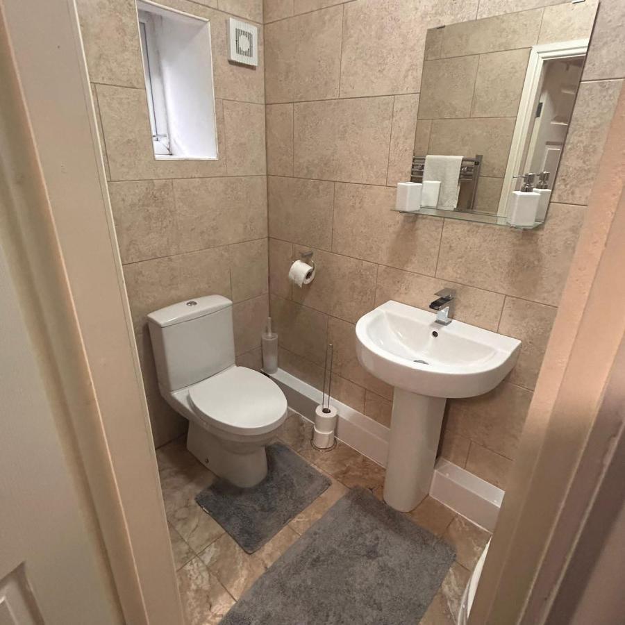 Apartament Bv Charming Studio With Free Private Parking, 10 Minutes From Town Centre Huddersfield Zewnętrze zdjęcie